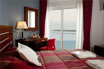 Hotel La Familia Gallo Rojo