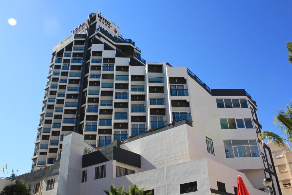 La Familia Gallo Rojo Hotel 4*