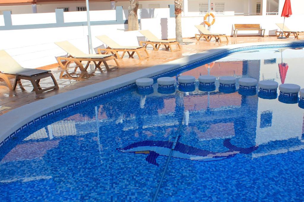 La Familia Gallo Rojo 4* El Campello