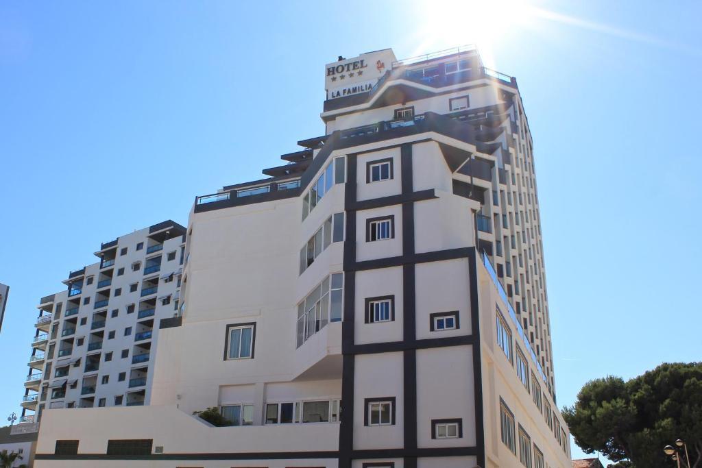 Hotel La Familia Gallo Rojo